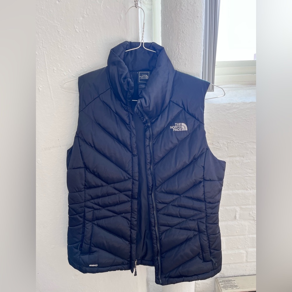Black north face vest 550